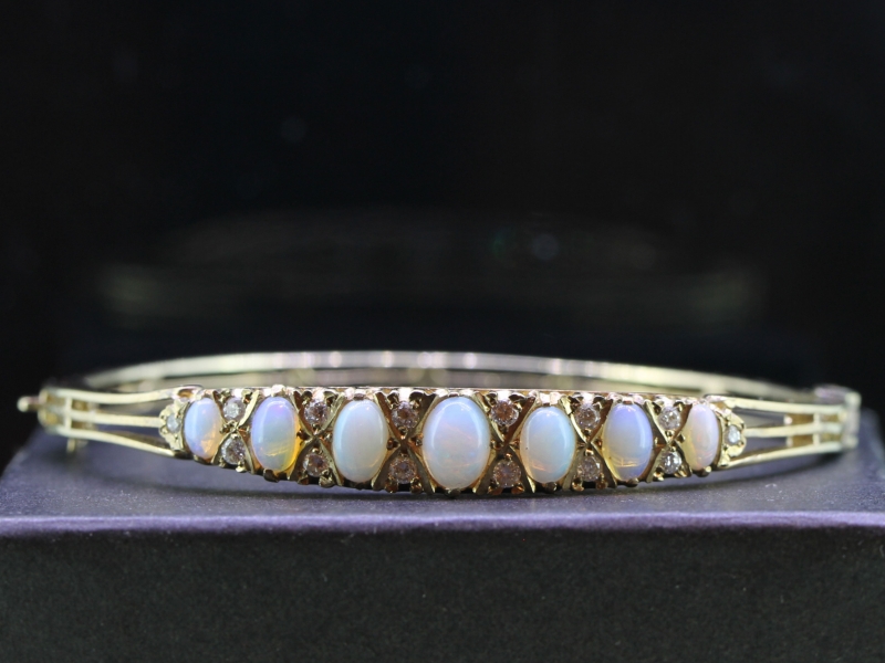 Stunning opal and diamond 9 carat bangle
