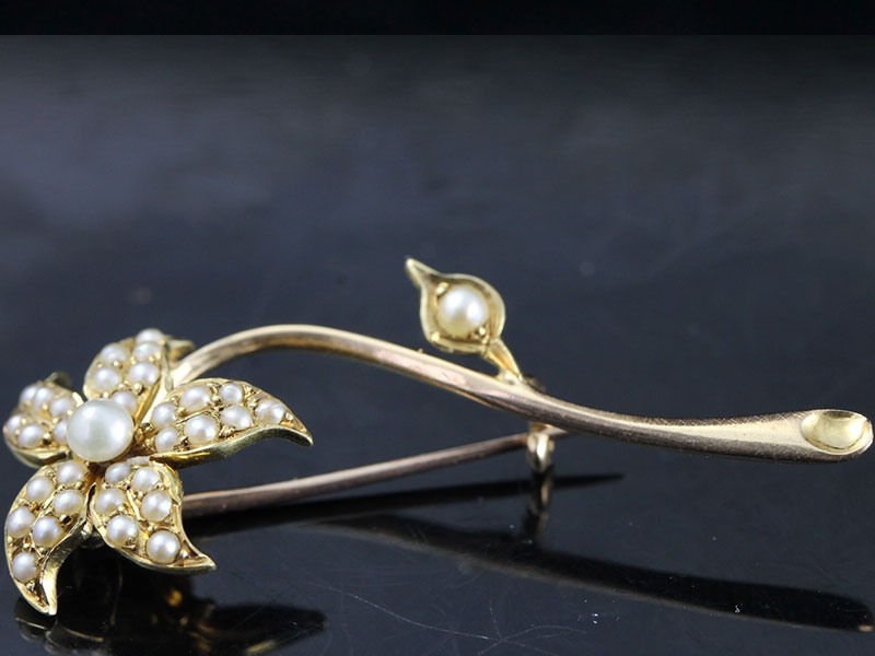 Charming edwardian seed pearl 15 carat gold bar brooch