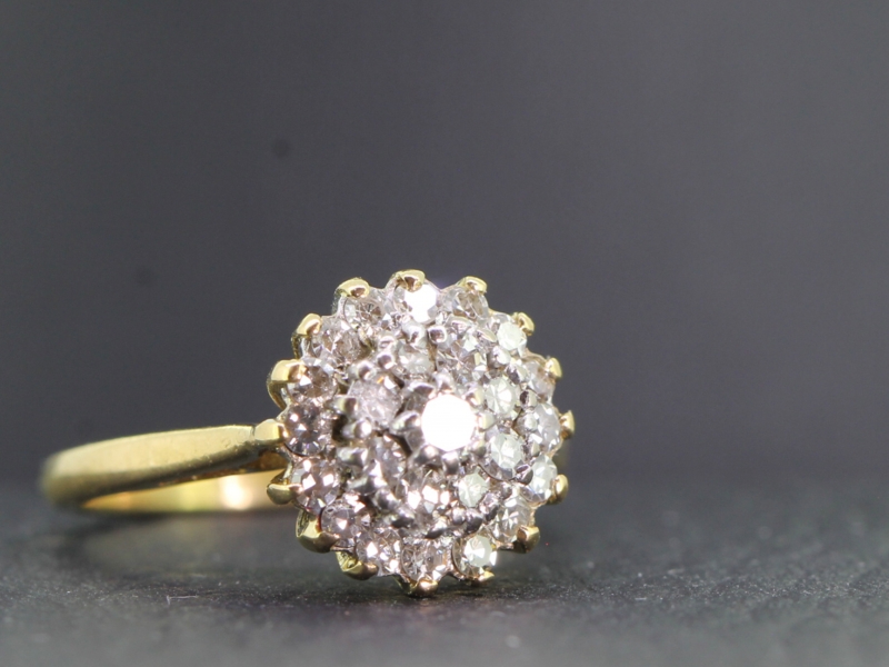  pretty diamond 18 carat gold cluster ring