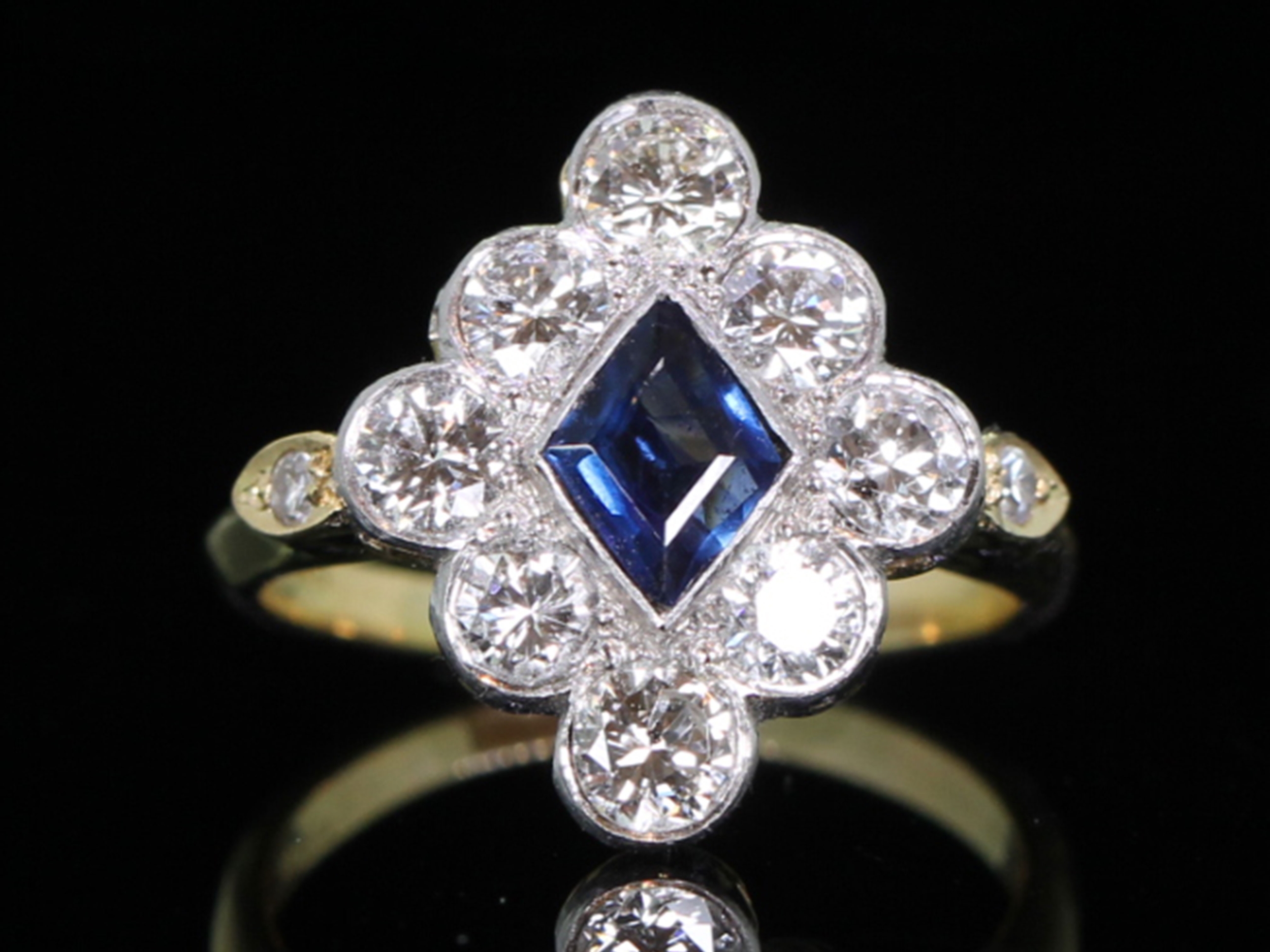 Art deco sapphire and diamond 18ct gold ring
