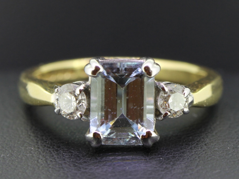 Stunning aquamarine and diamond trilogy 18 carat gold ring