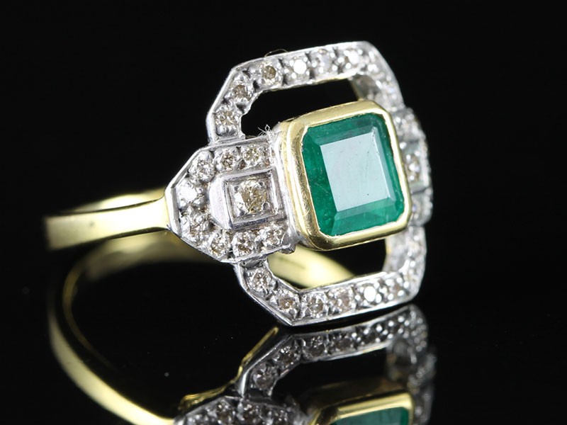 Beautiful deco inspired emerald and diamond 18 carat gold ring