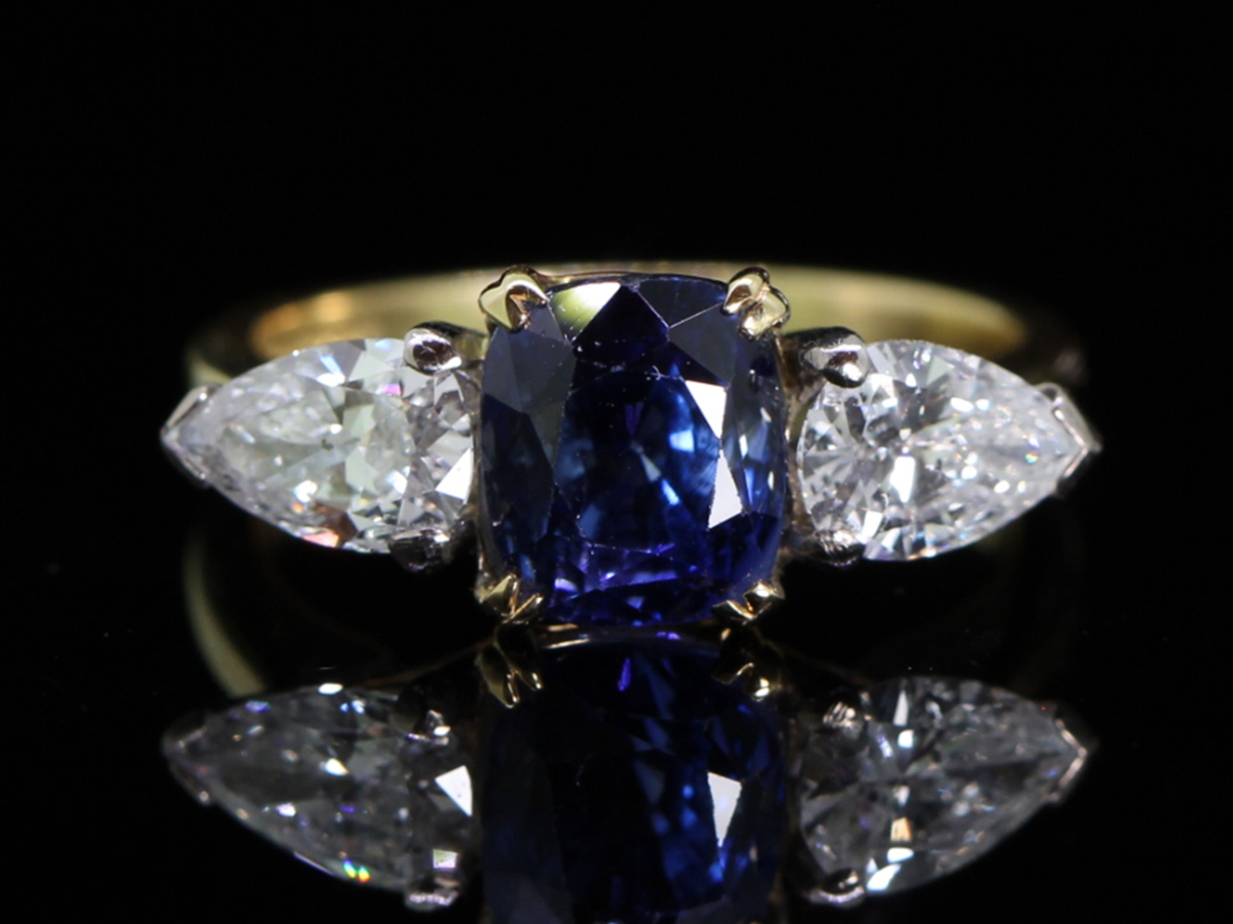  magnificent sapphire and diamond trilogy 18ct gold ring with cert