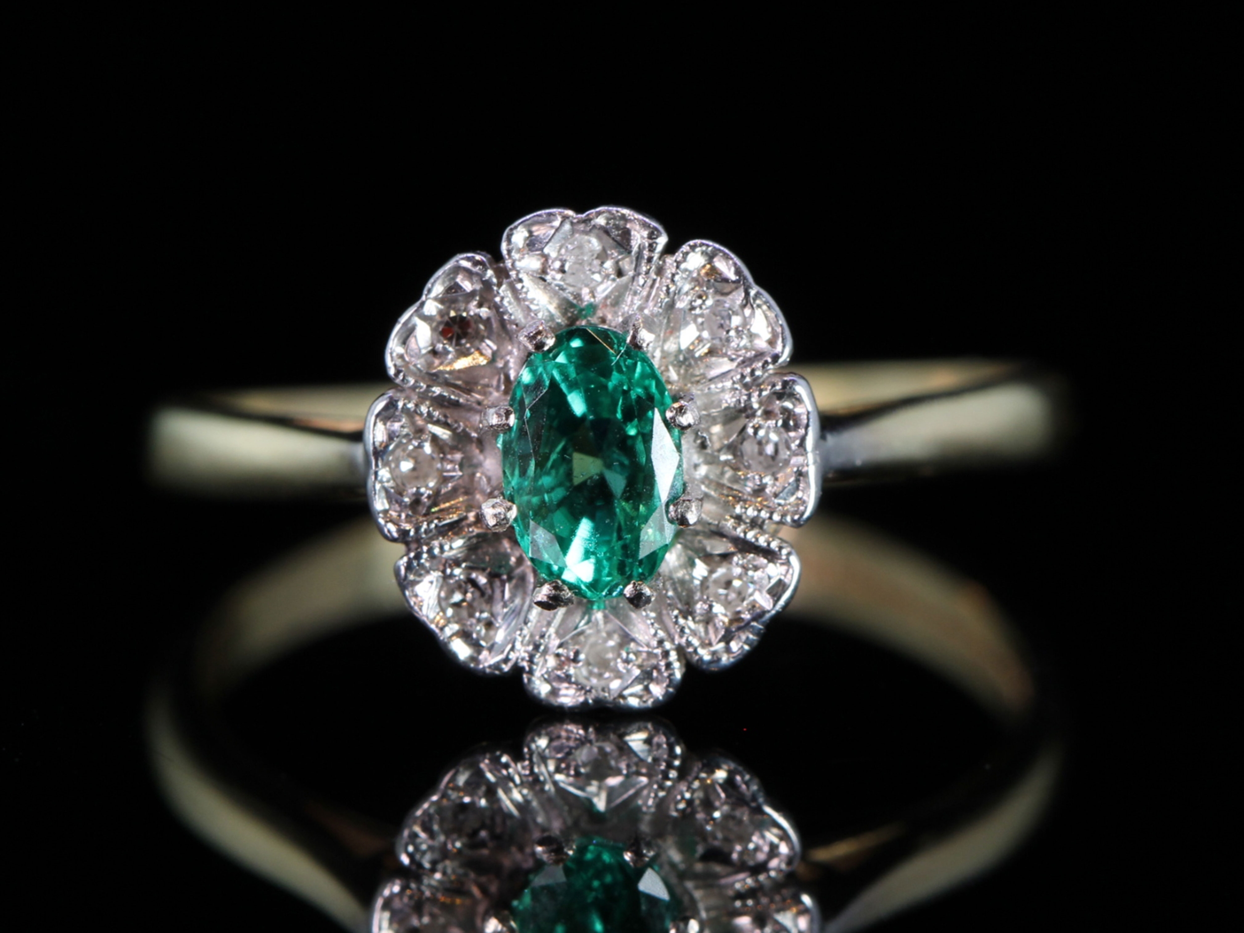 Art deco emerald and diamond 18ct gold ring