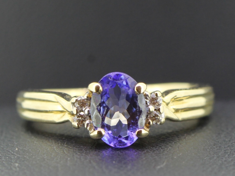  beautiful tanzanite and diamond 14 carat gold ring