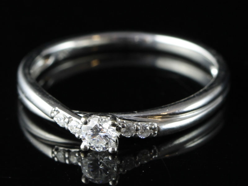 Enjoy this classic diamond 9 carat white gold ring