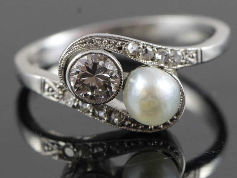 Gorgeous pearl and diamond platinum  ring