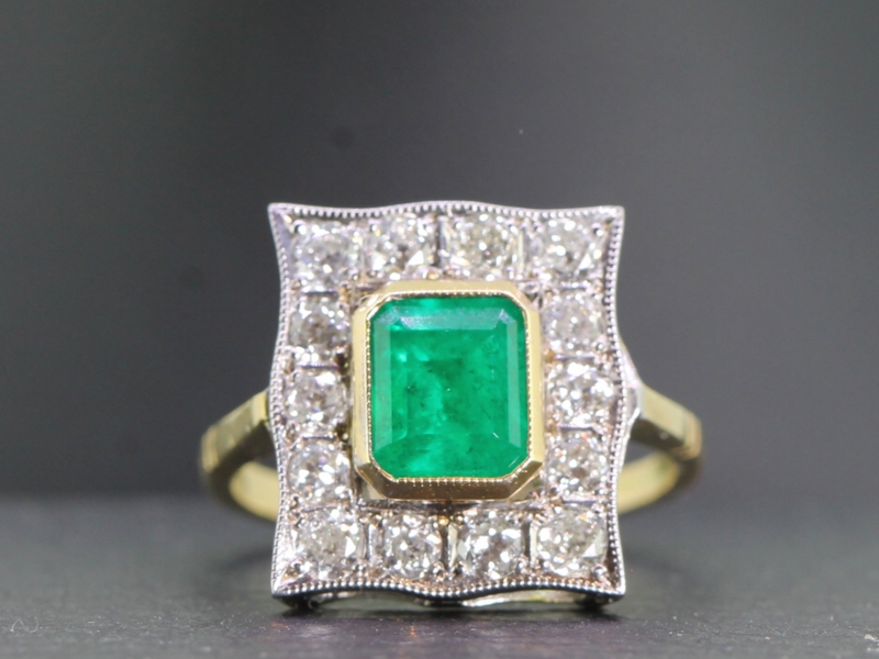 Stunning colobian emerald and diamond 18 carat gold ring