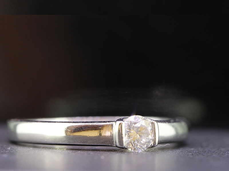 Contemporary 18 carat white gold diamond solitaire