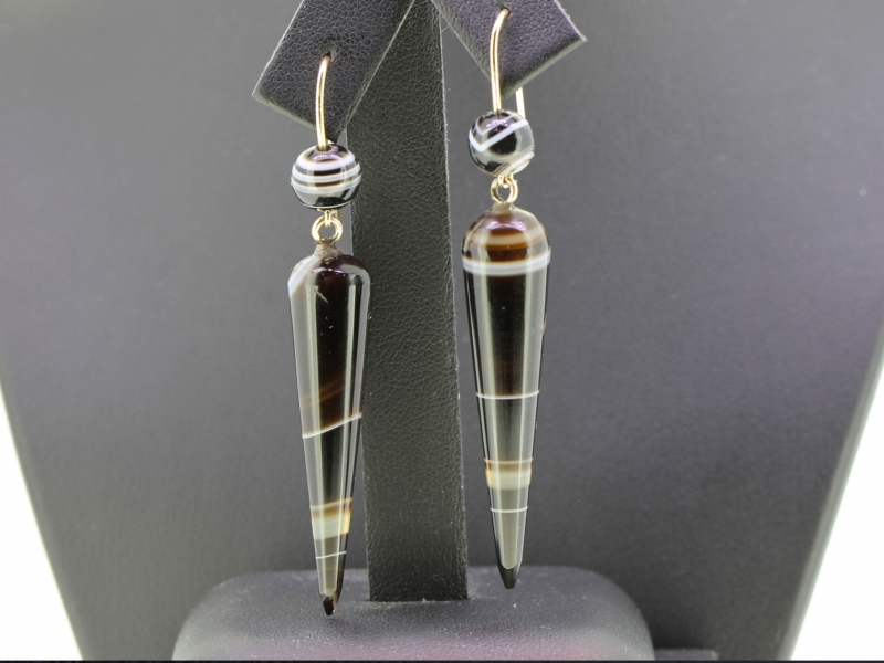 Beautiful victorian agate 18 carat gold drop earrings