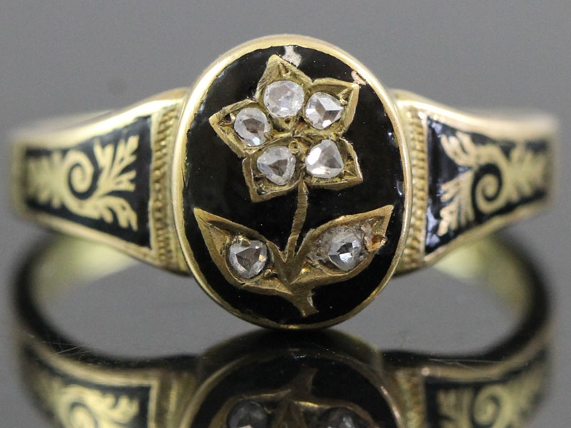 Beautiful black enamel and diamond 18 carat gold mourning ring 