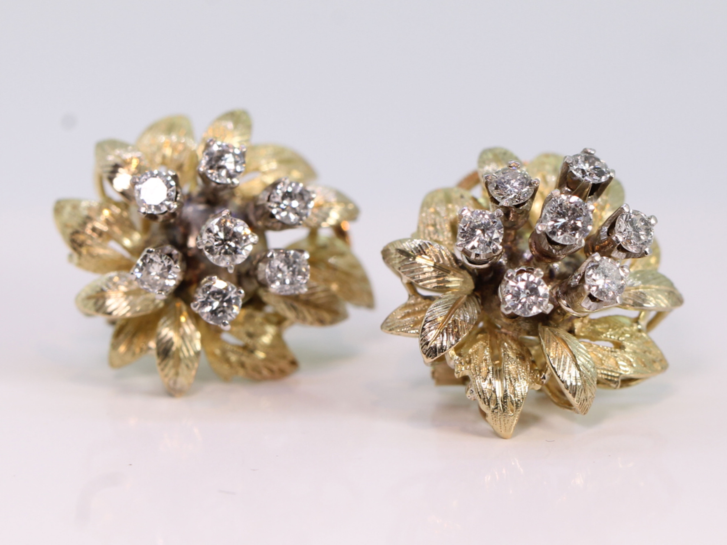 Vintage 18ct gold and diamond 'en tremblant' pair of earrings 