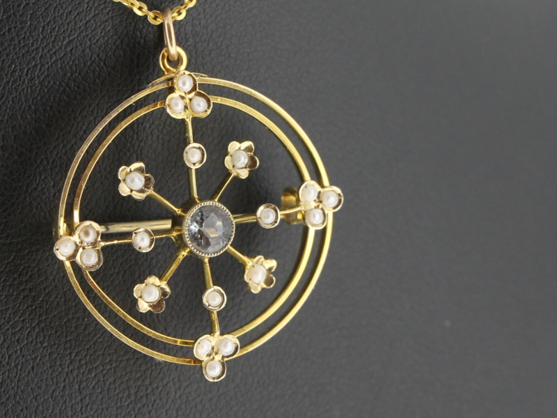 Pretty circular aquamarine and seed pearl 9 carat gold pendant/brooch