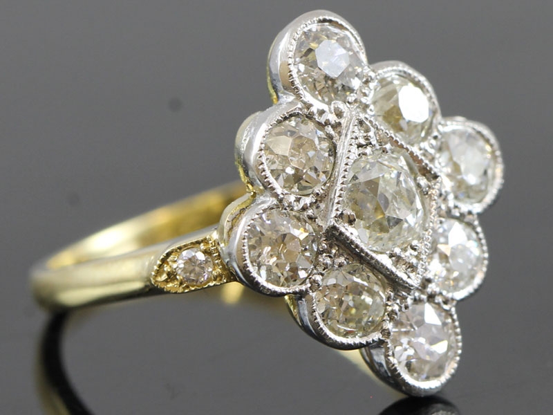  stunning diamond 18 carat gold cluster ring