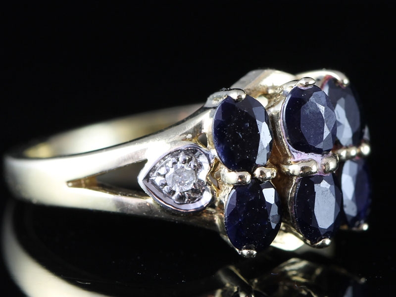 Wonderful double row sapphire and diamond 9 carat gold ring