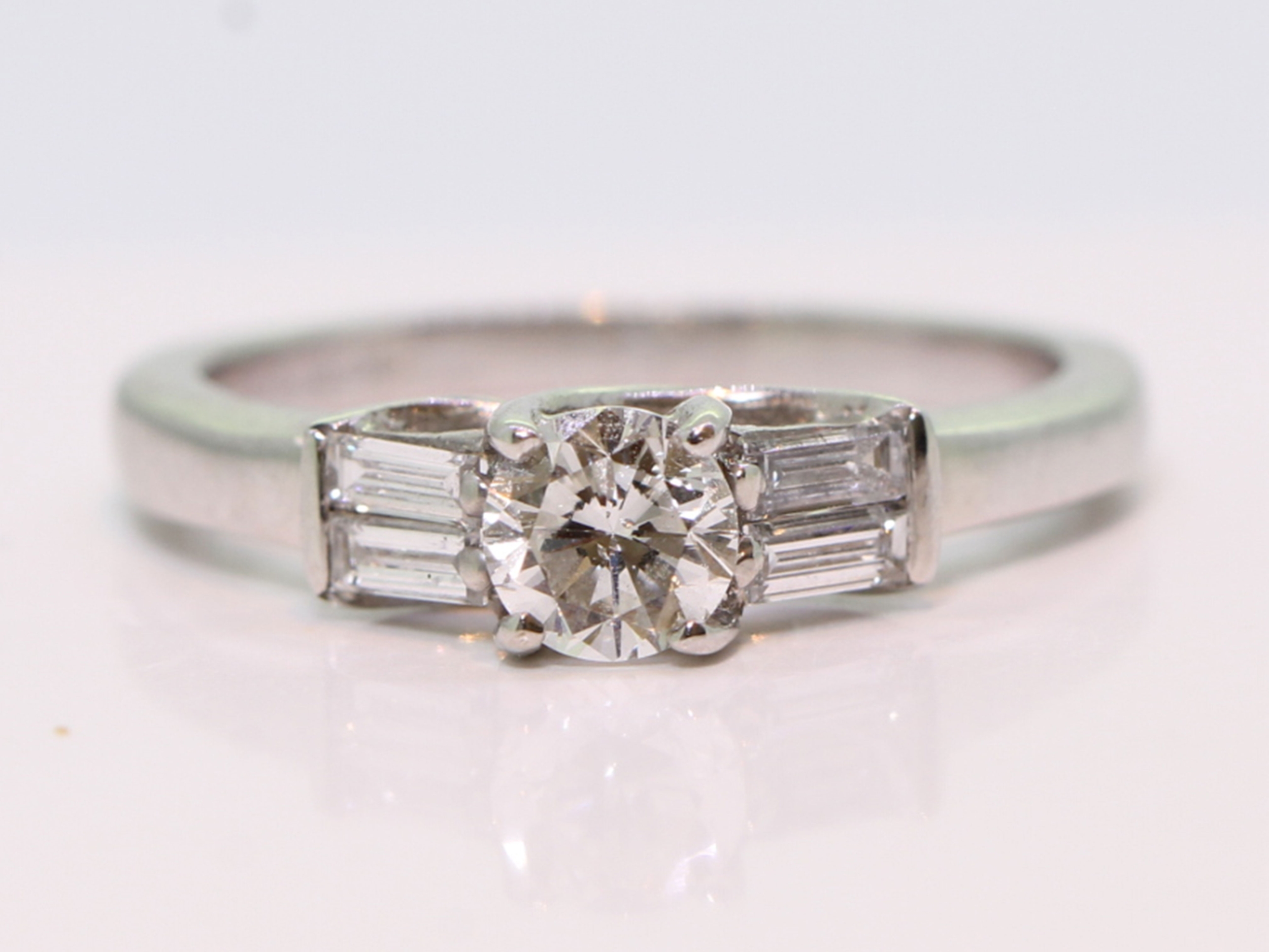 Vintage diamond solitaire 0.50ct diamond 18ct gold ring