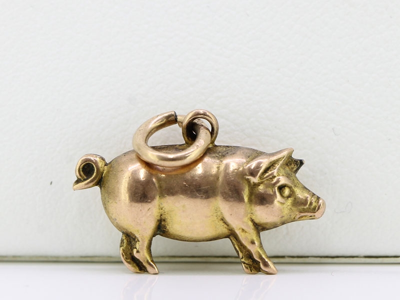 Gorgeous mature 9 carat gold pig charm/pendant