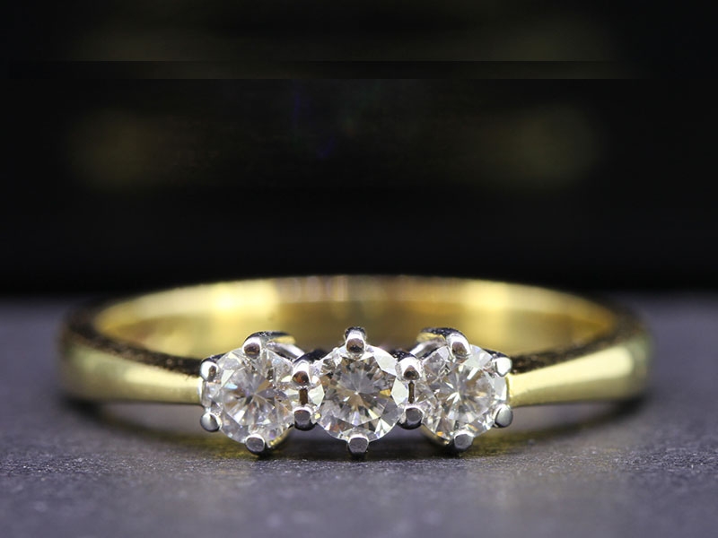  pretty three stone diamond 18 carat gold ring