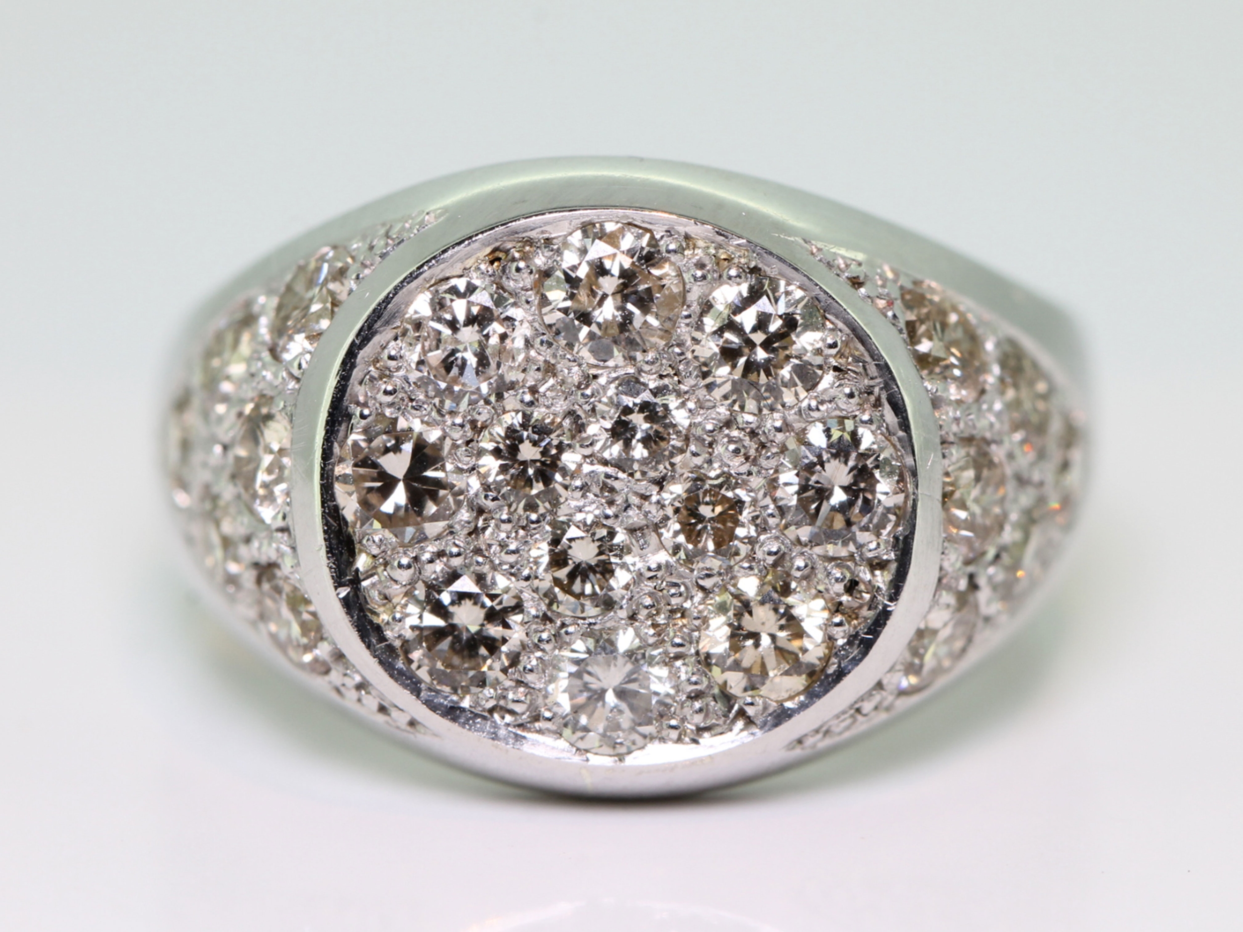 Gorgeous diamond 9 carat gold signet ring