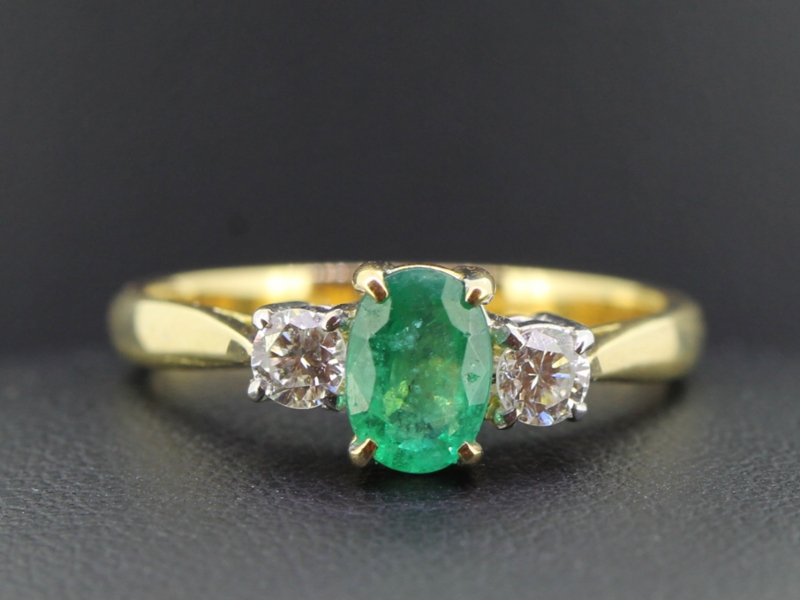 Gorgeous emerald and diamond trilogy 18 carat gold ring