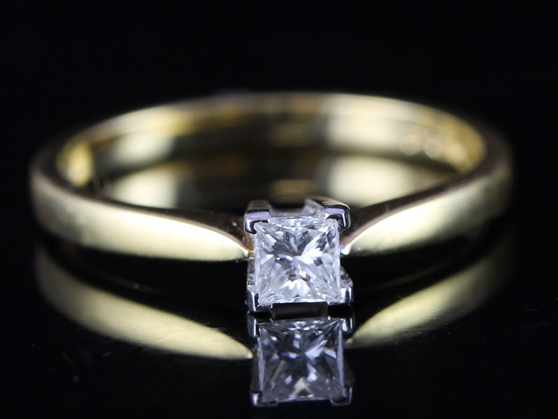 Classic princess cut solitaire diamond ring in 18 carat white gold ring