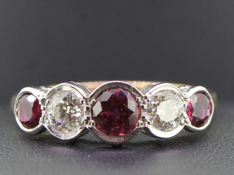 Gorgeous ruby and diamond 18 carat gold ring