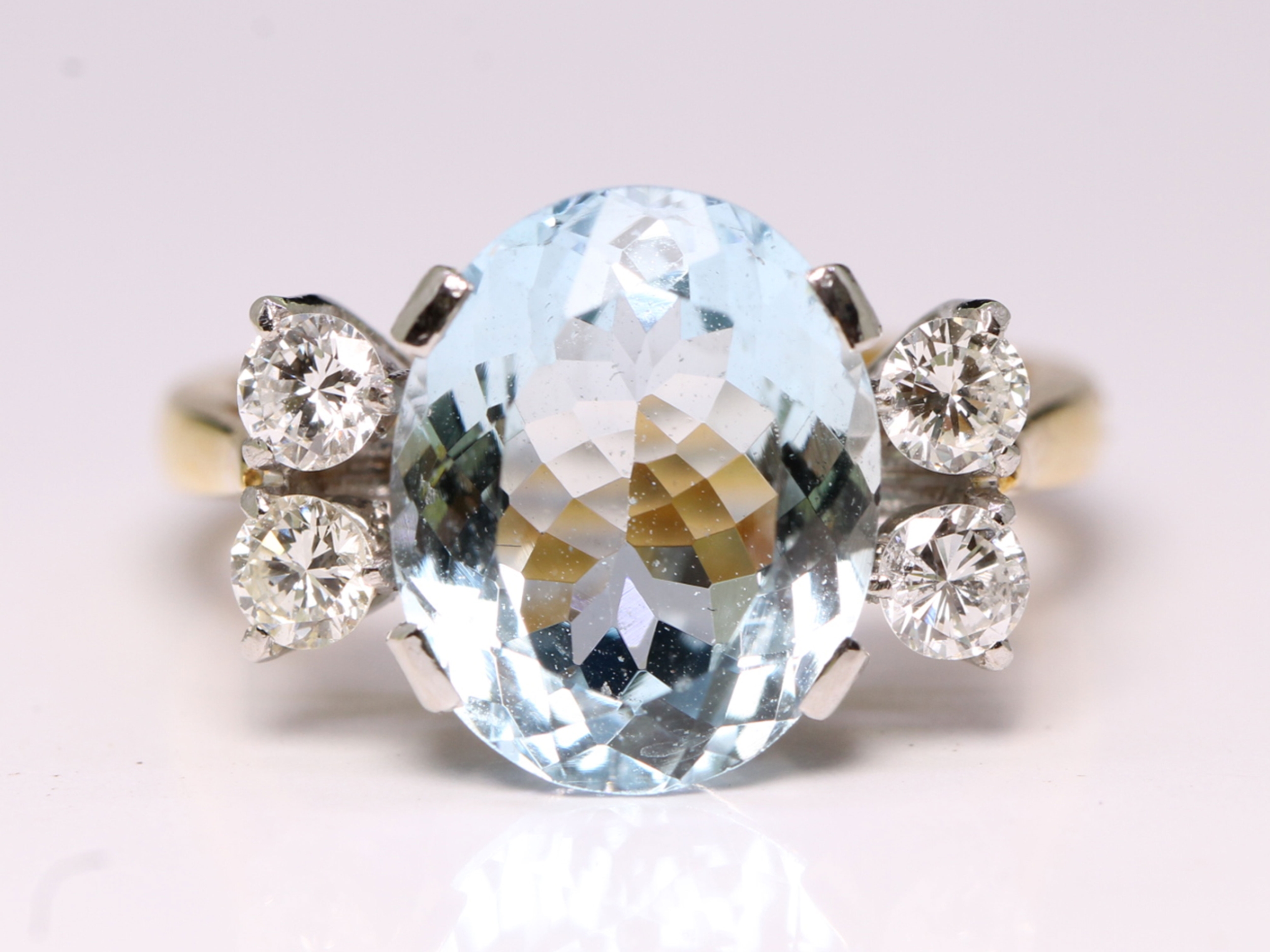 Vintage 4ct aquamarine and diamond 18ct gold ring