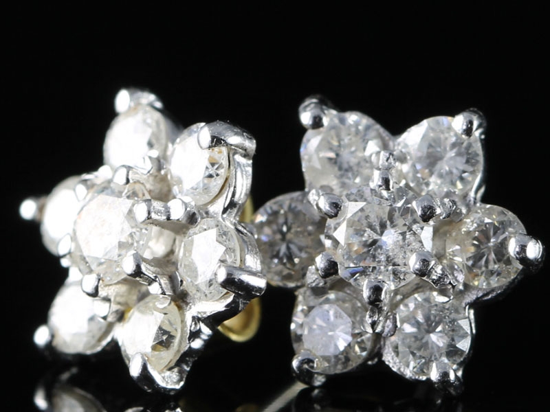  stunning flower shaped diamond cluster 18 carat gold stud earrings
