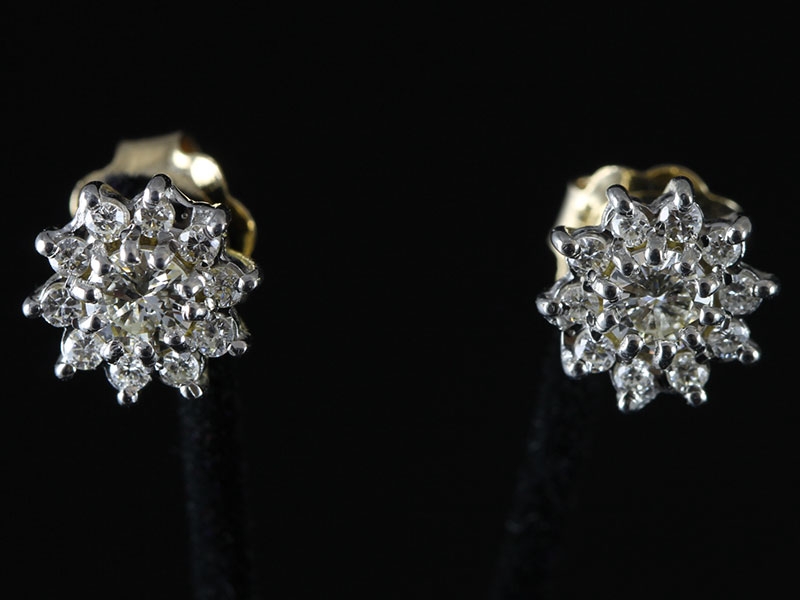 Stunning one carat diamond daisy cluster 18 carat whtie gold stud earrings