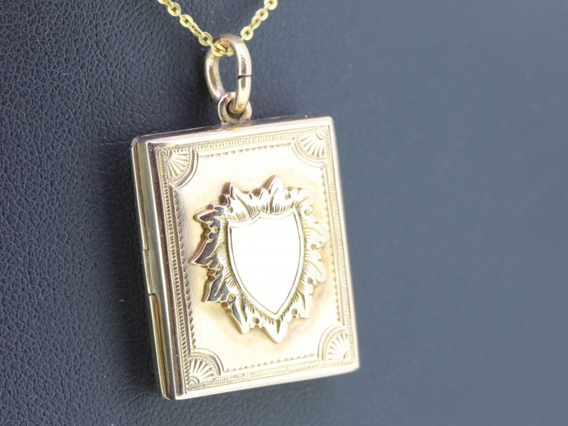 Beautiful edwardian antique rectangular 9 carat gold locket