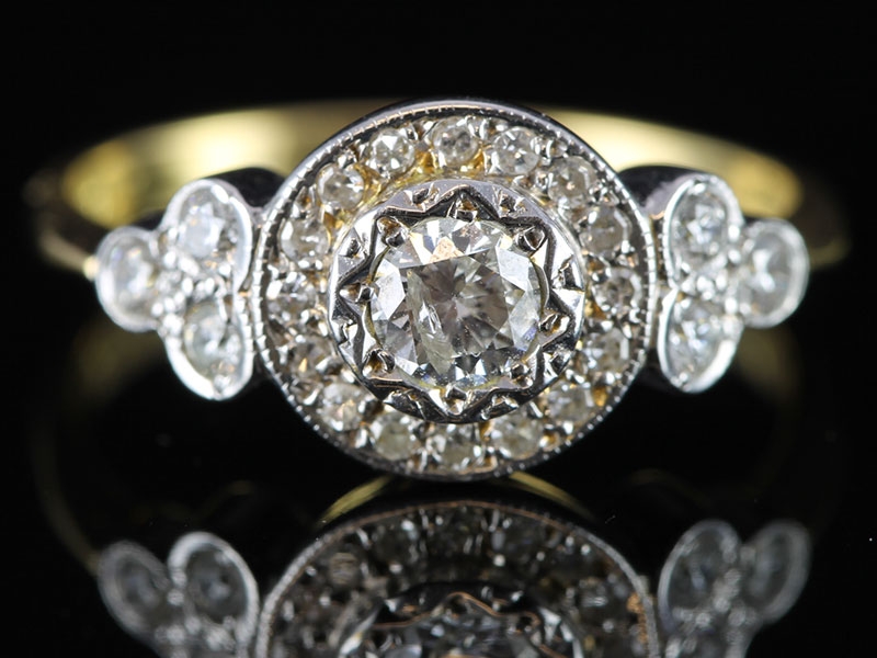 Beautiful art deco inspired diamond 18 carat gold  ring