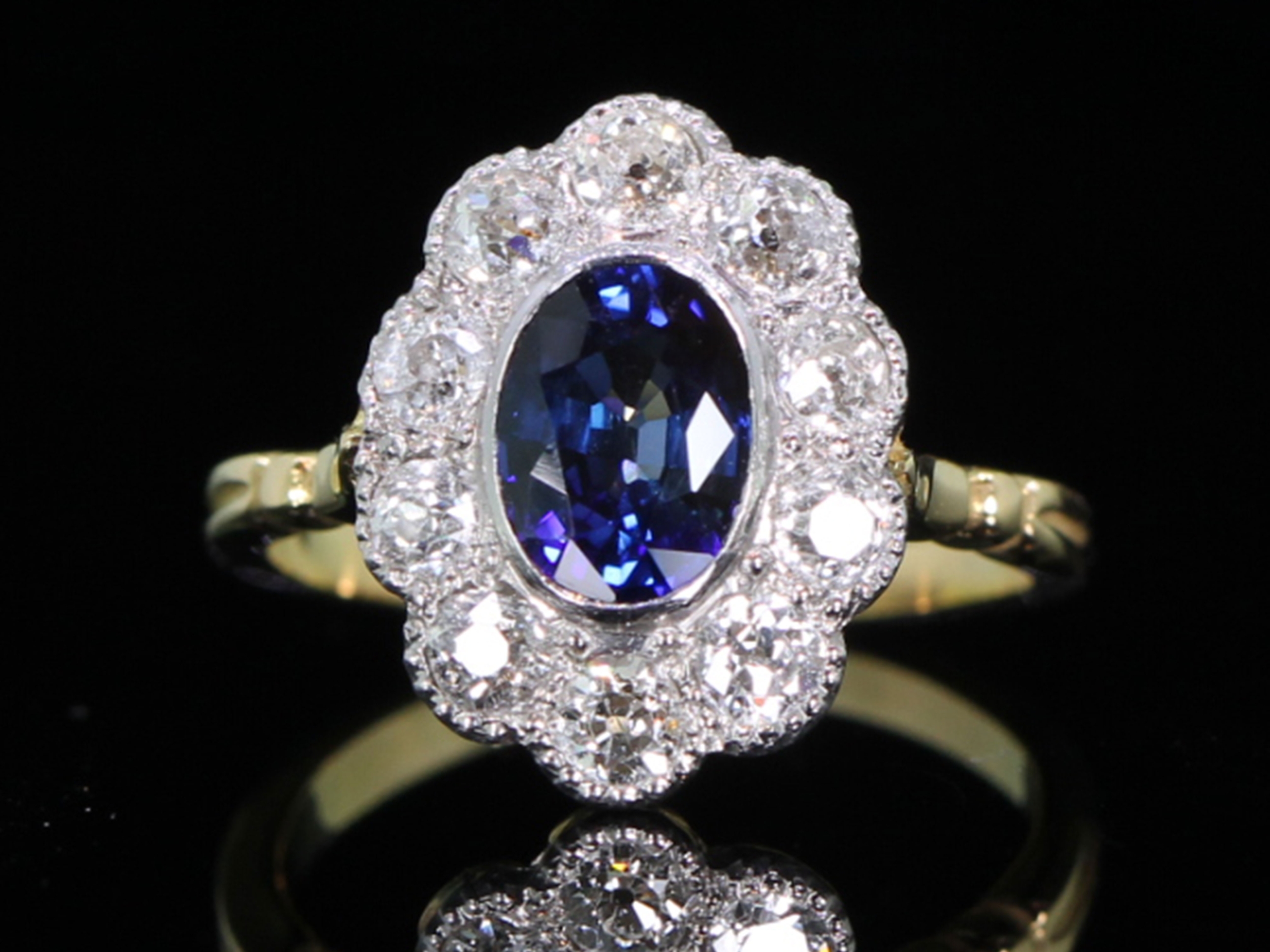 Edwardian sapphire and diamond oval cluster 18ct gold ring 