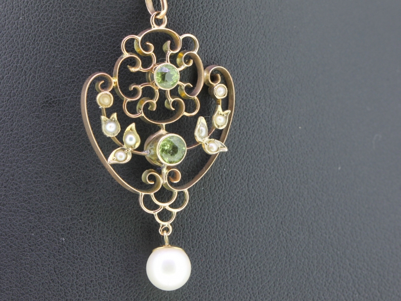 Fabulous edwardian pearl and peridot 9 carat gold pendant