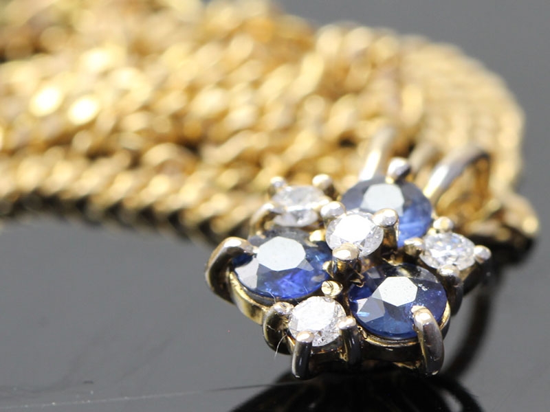 Stunning sapphire and diamond 18 carat gold pendant