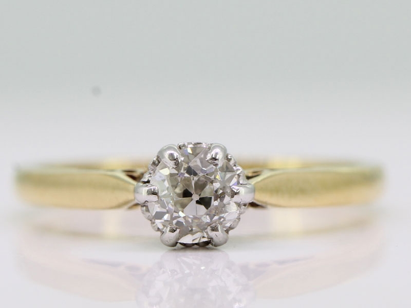 Gorgeous diamond 18 carat gold solitaire ring