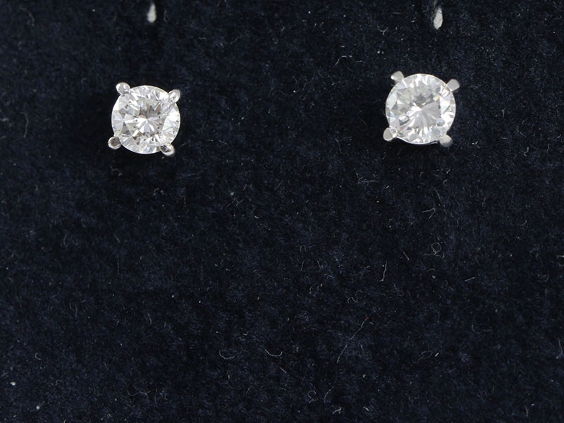 Beautiful diamond 9 carat white gold studs