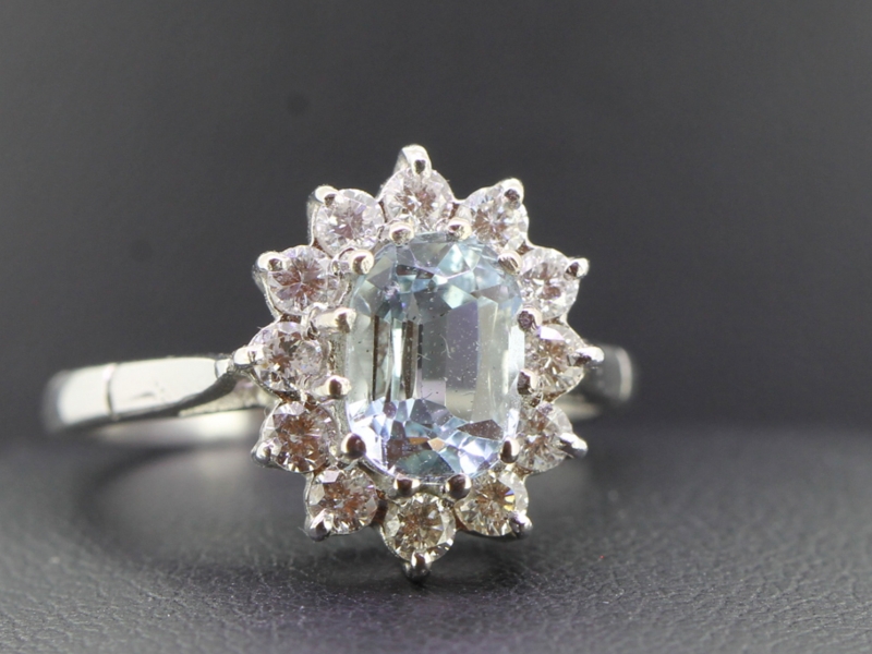Gorgeous aquamarine and diamond 18 carat gold cluster ring