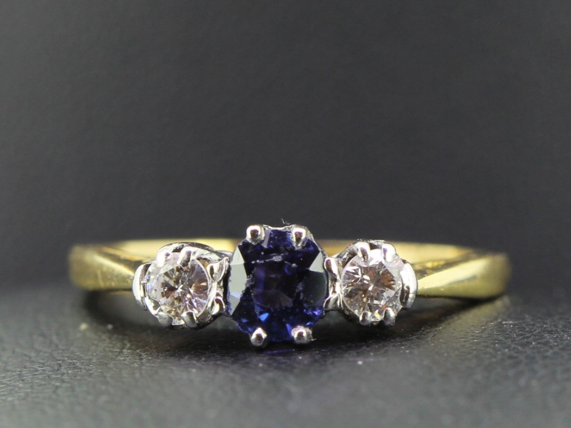 Gorgeous sapphire and diamond 18 carat gold trilogy ring