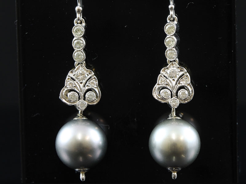  stunning tahitian south sea pearls and diamond 18 carat gold earrings