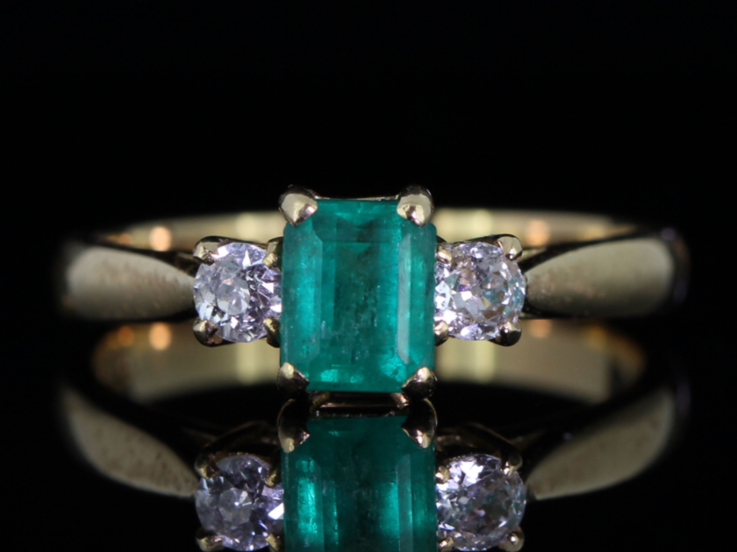  pretty emerald and diamond trilogy 18 carat gold ring