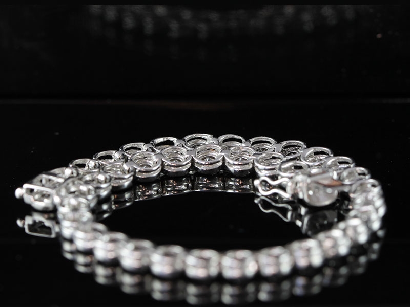 Stunning 18 carat white gold diamond line bracelet