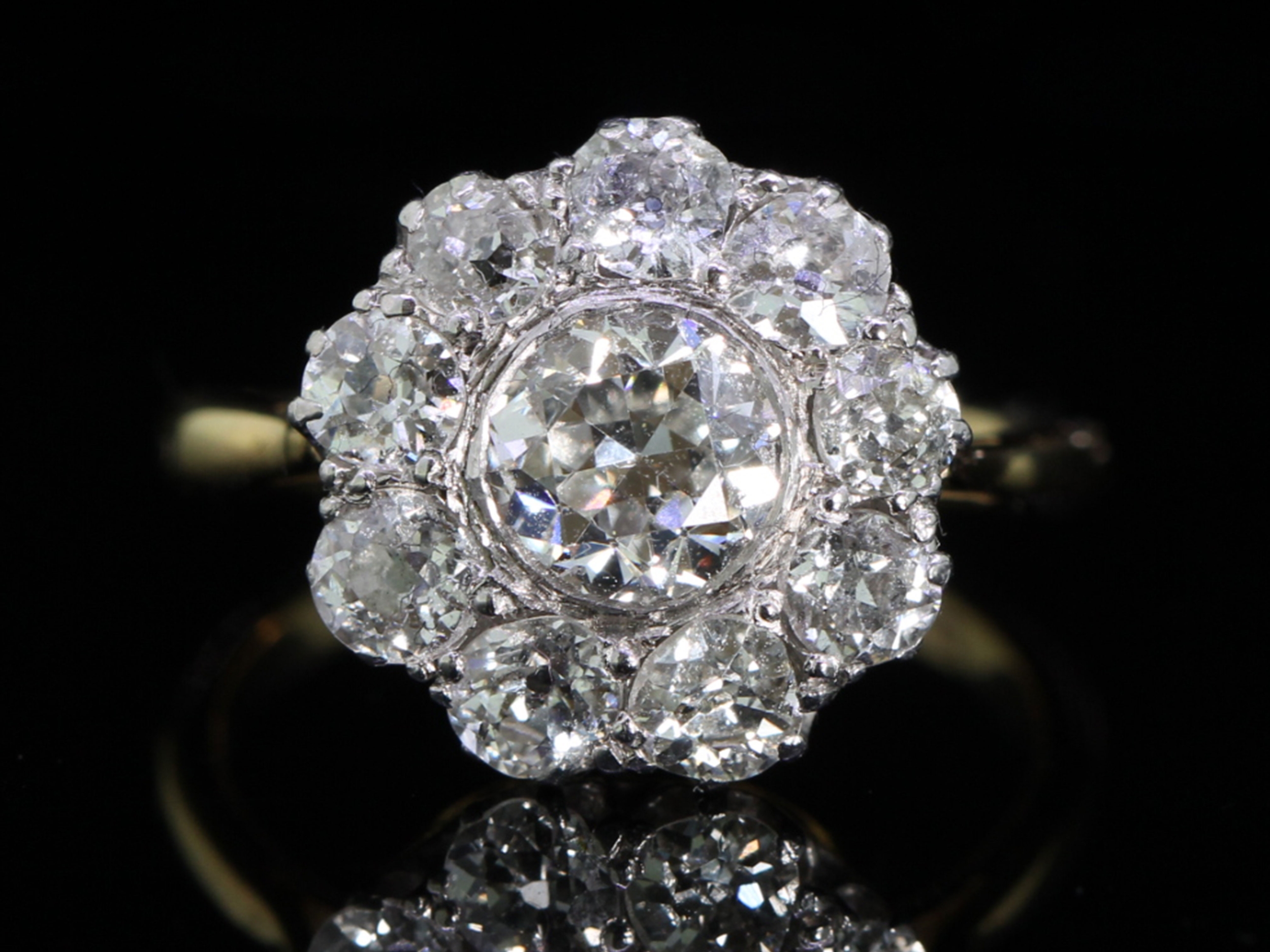 Magnificent edwardian 2.40ct diamond daisy 18ct gold ring