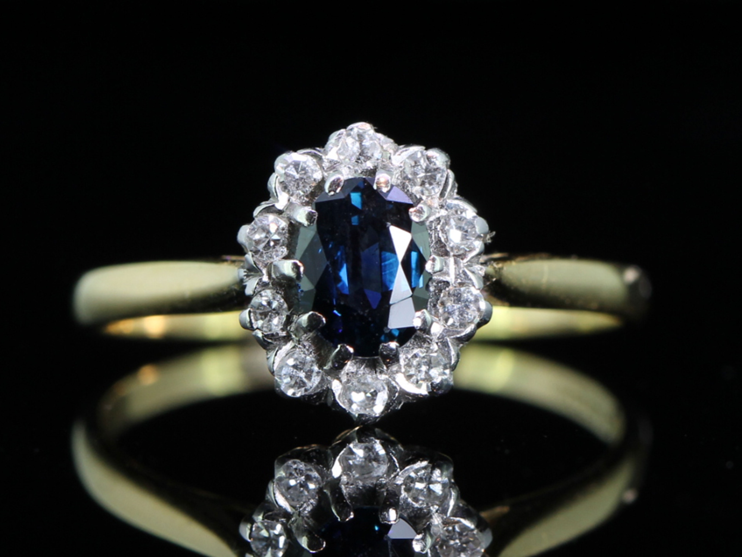Gorgeous sapphire and diamond 18 carat gold and platinum cluster ring