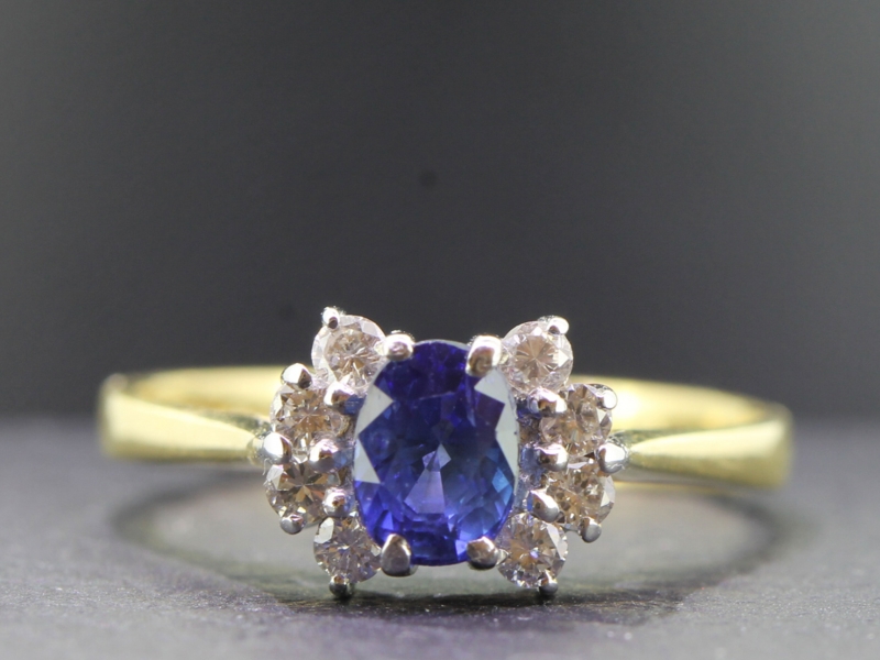 Glamorous sapphire and diamond 18 carat gold ring