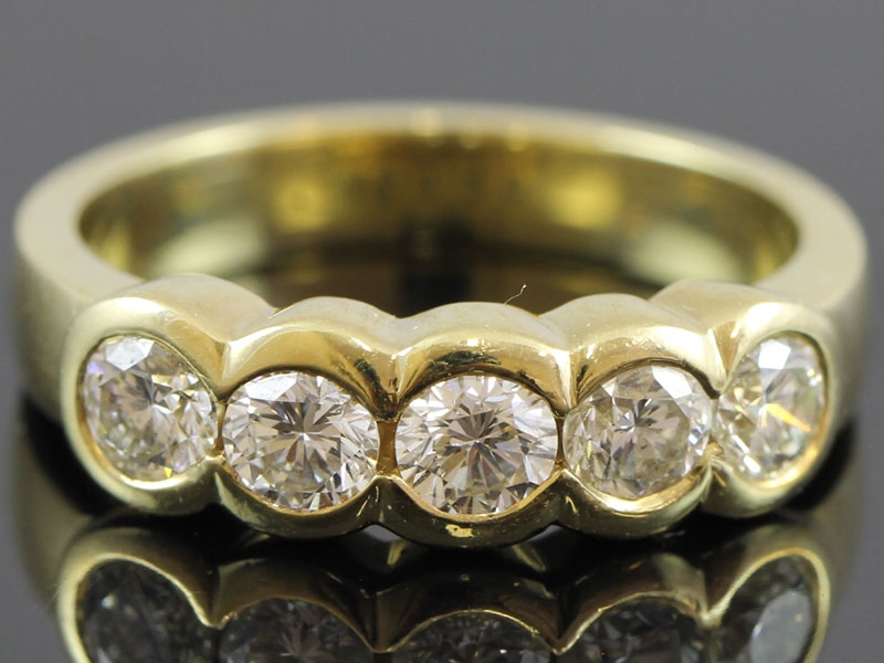 Stunning five stone diamond 18 carat gold
