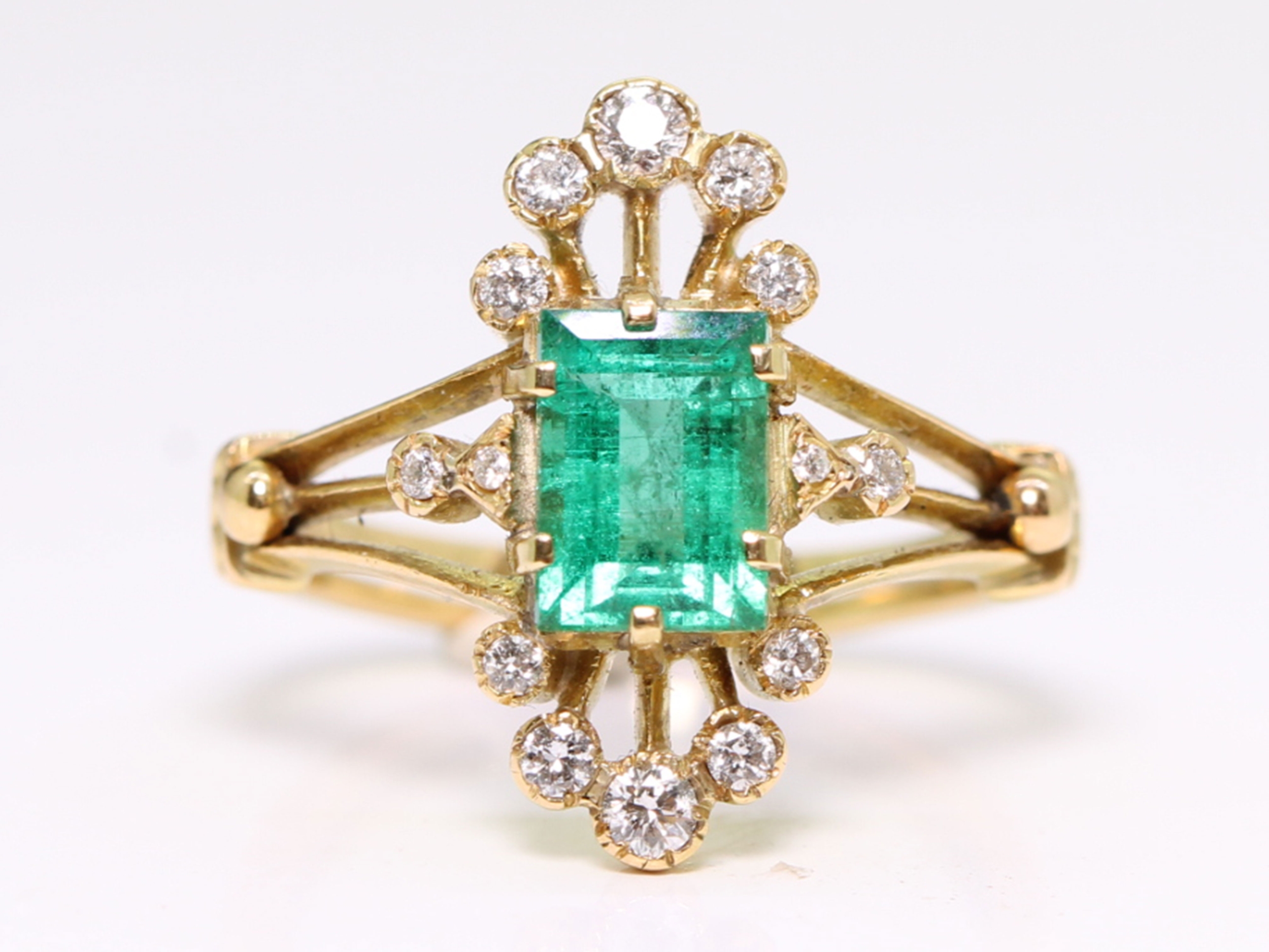 Vintage colombian emerald and diamond 18ct gold ring