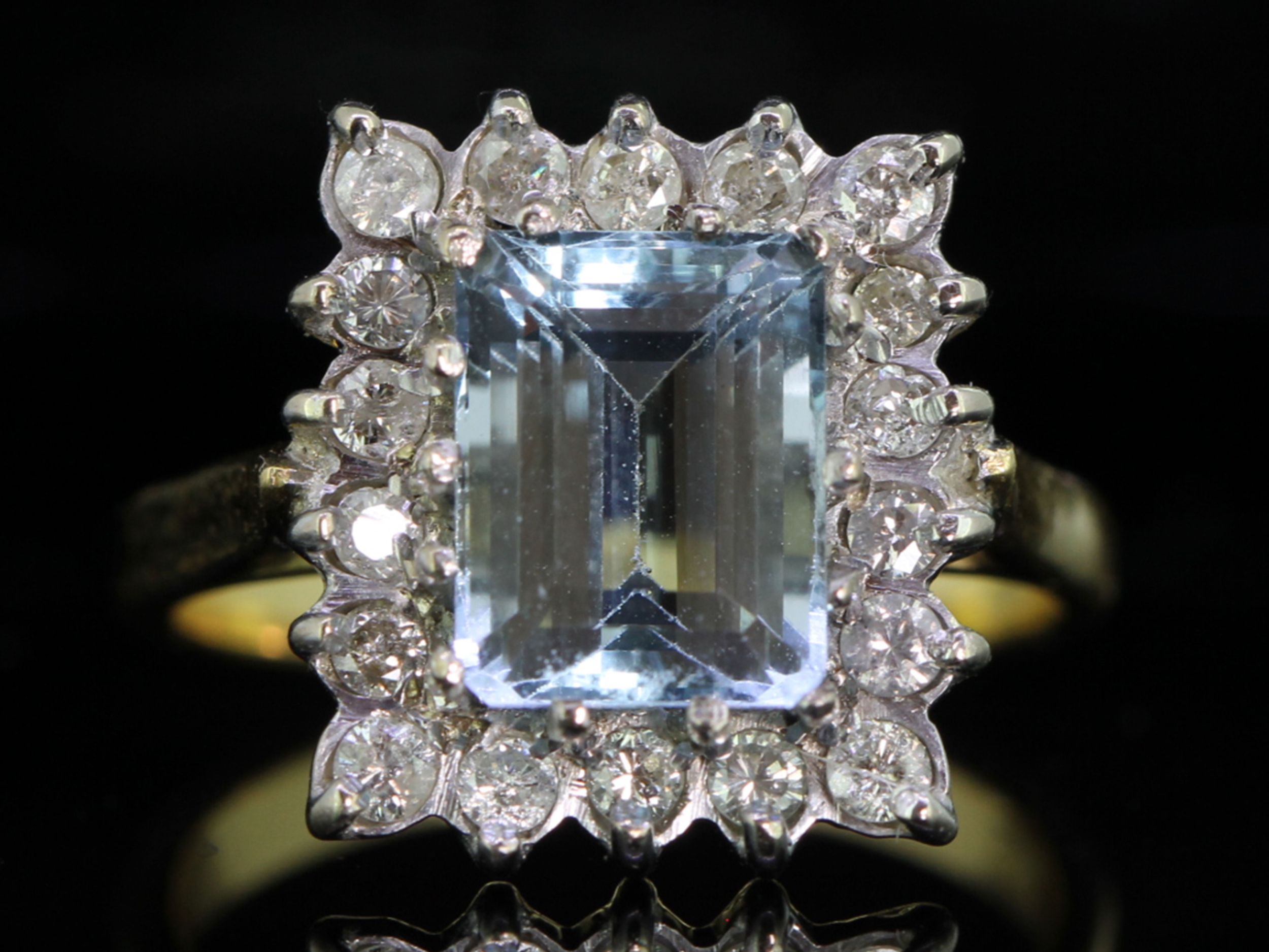 Stunning aquamarine and diamond 18 carat gold halo ring