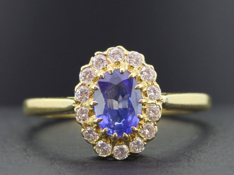  elegant sapphire and diamond 18 carat gold ring