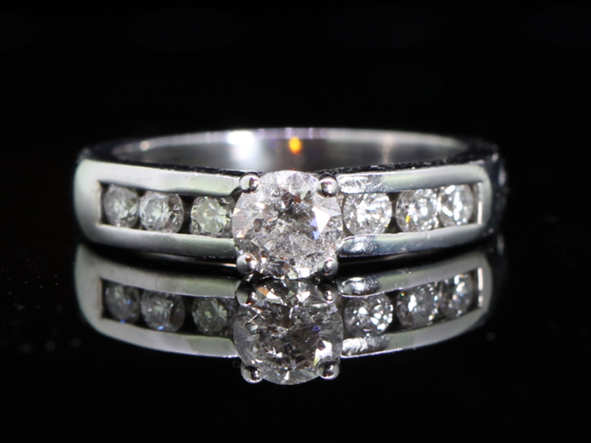 Beautiful diamond solitaire 18ct gold ring