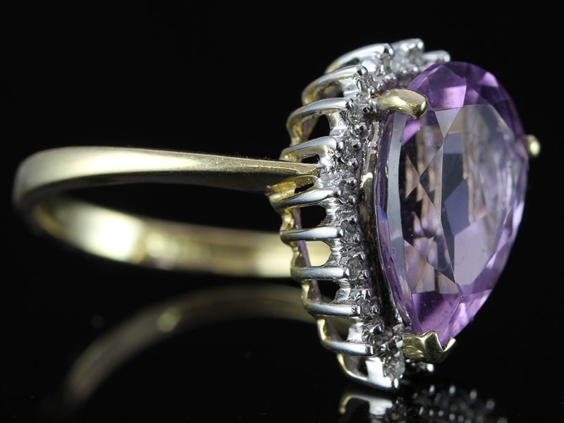 Gorgeous pear shape amethyst and dimaond 9 carat gold ring
